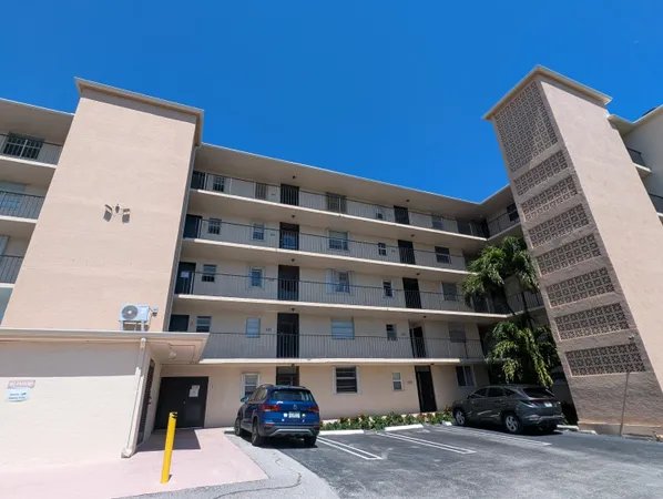 $3,000 | 740 East Ocean Avenue, Unit 205, Boynton Beach, FL 33435
