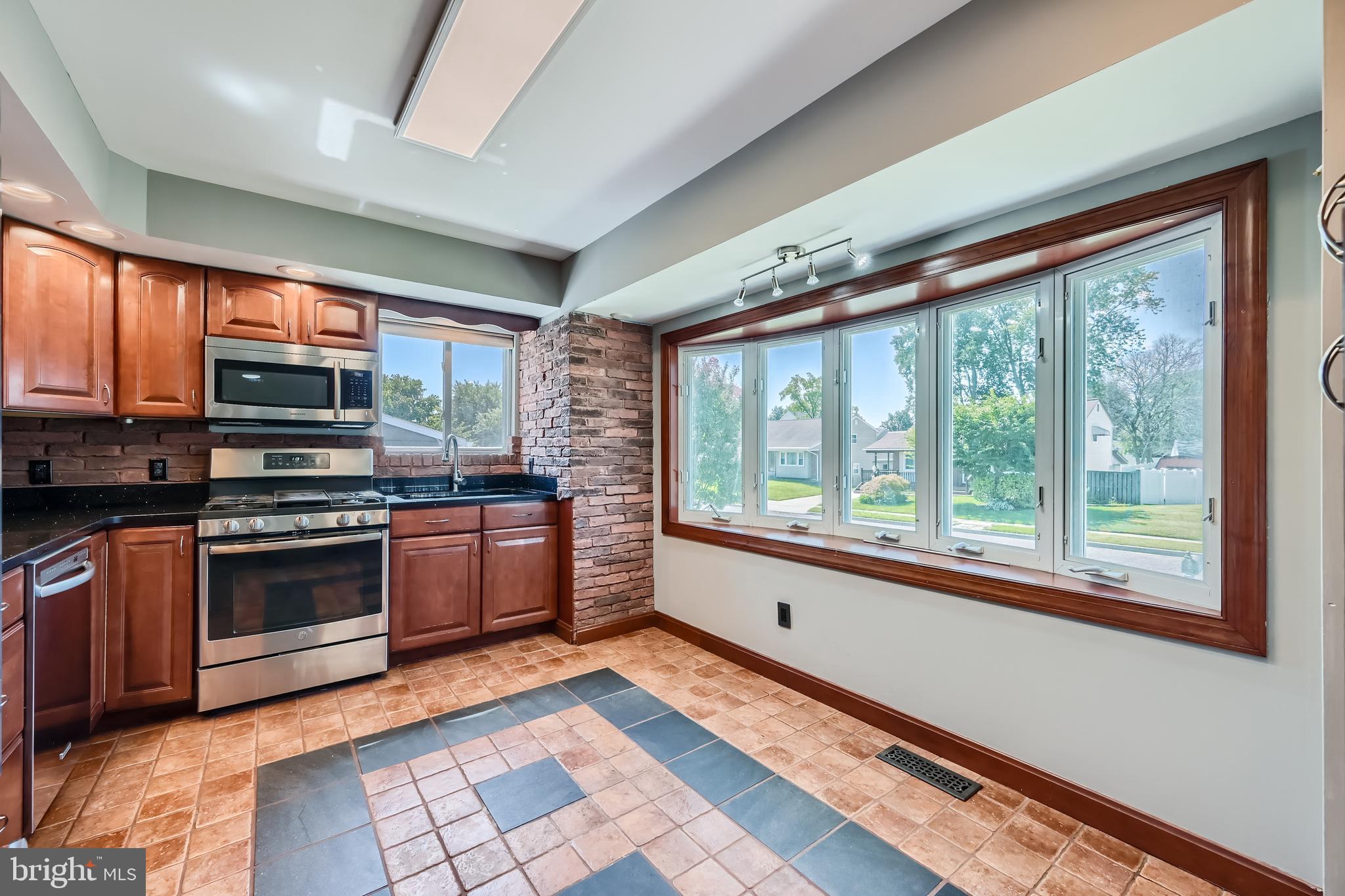 7702 Beekay Road Sparrows Point, MD 21219 - Photo 7 of 27 Gallery Image 7