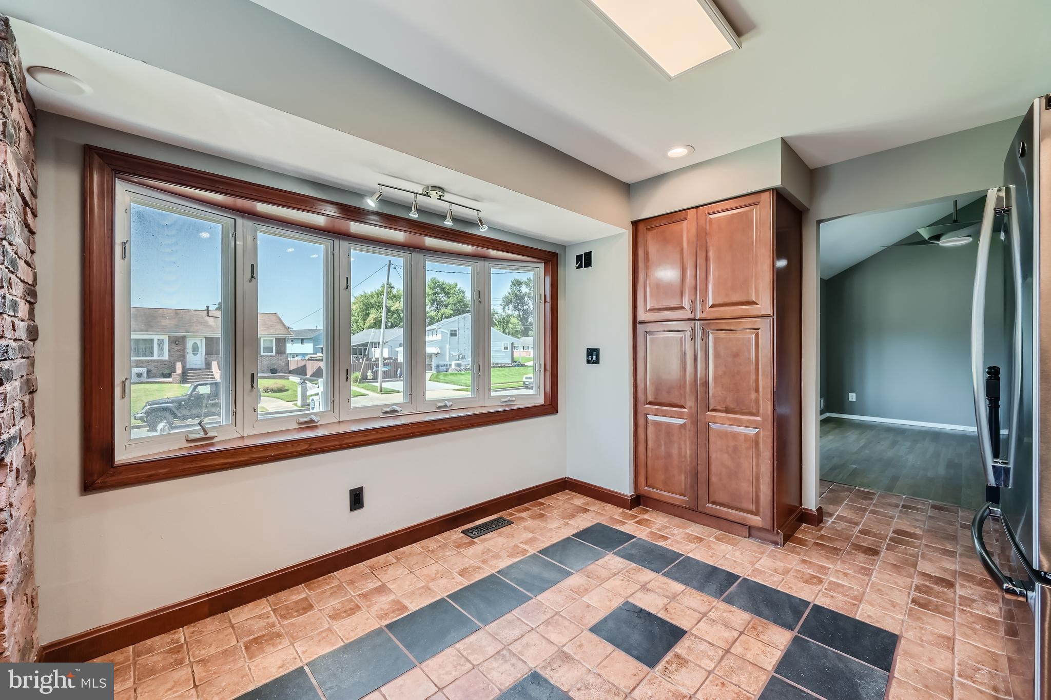 7702 Beekay Road Sparrows Point, MD 21219 - Photo 8 of 27 Gallery Image 8