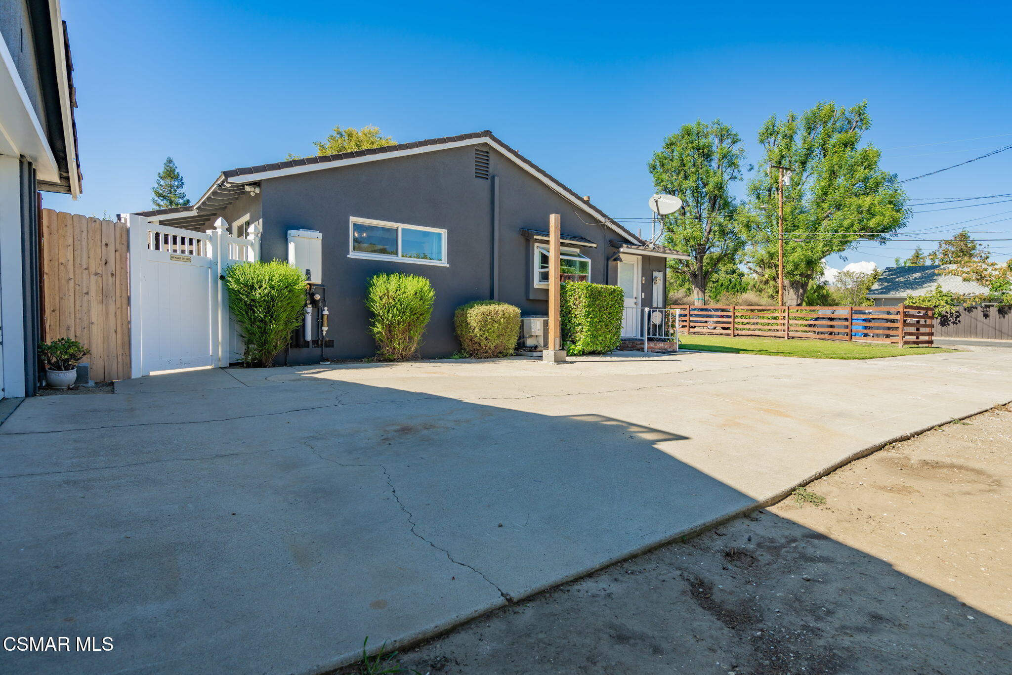 4310 Eve Road Simi Valley, CA 93063 - Photo 40 of 50 a view of a building with potted plants