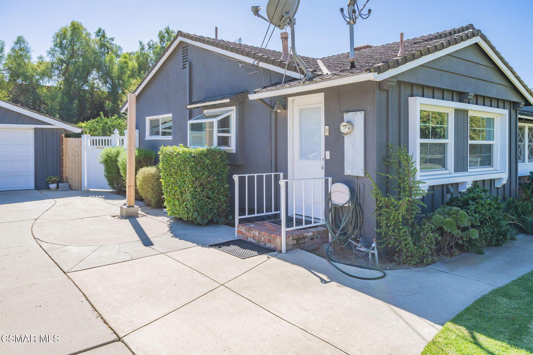 4310 Eve Road Simi Valley, CA 93063 - Photo 43 of 50 a view of a house with a patio