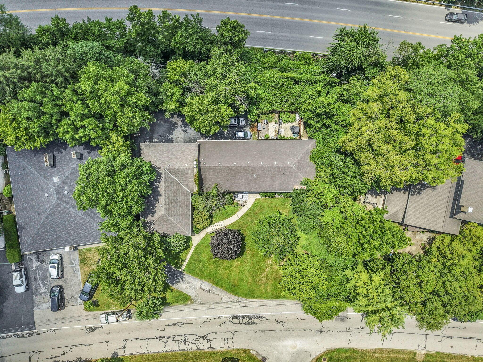 2715 Charing Road Upper Arlington, OH 43221 - Photo 15 of 19 15-web-or-mls-DJI_20260708134929_0055_D