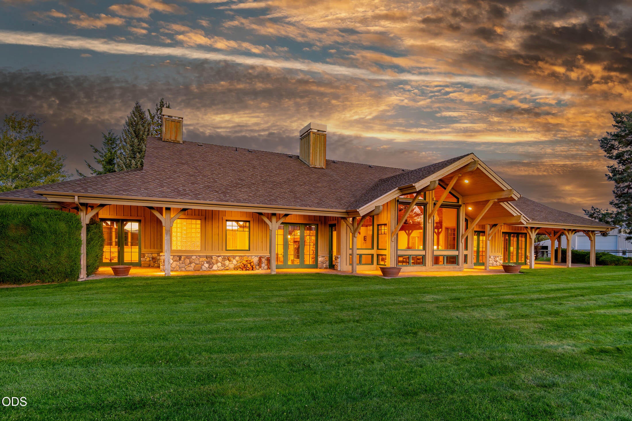 18975 Pinehurst Road Bend, OR 97703 - Photo 7 of 80 Gallery Image 7