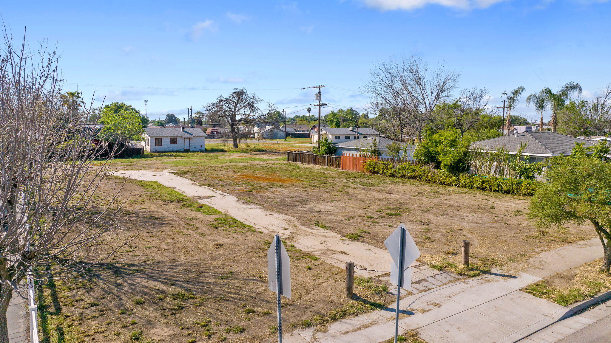 271 South Lemoore Avenue Lemoore, CA 93245 - Photo 8 of 16 9-web-or-mls-DJI_20260318161154_0626_D