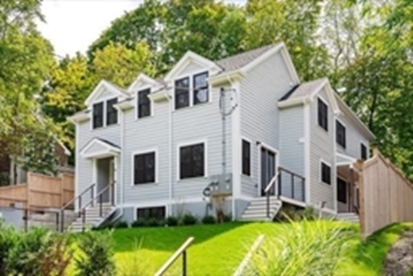 a view of a house with backyard and porch