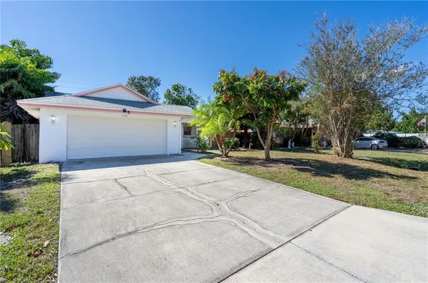 $2,850 | 2648 Nassau Street, Sarasota, FL 34231