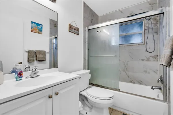 $2,850 | 2648 Nassau Street, Sarasota, FL 34231