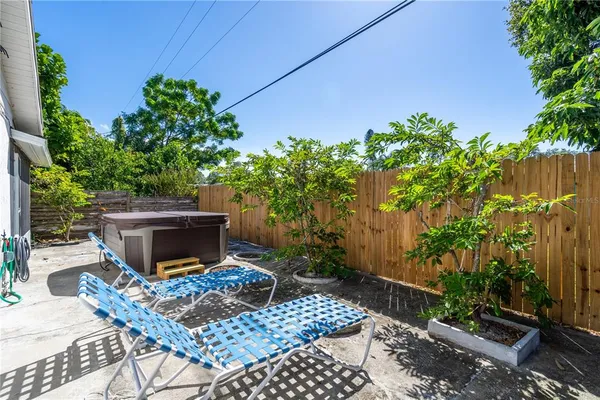 $2,850 | 2648 Nassau Street, Sarasota, FL 34231