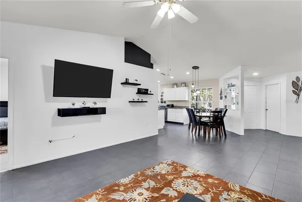 $2,850 | 2648 Nassau Street, Sarasota, FL 34231