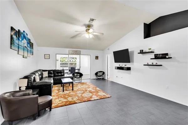 $2,850 | 2648 Nassau Street, Sarasota, FL 34231