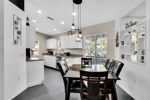 $2,850 | 2648 Nassau Street, Sarasota, FL 34231