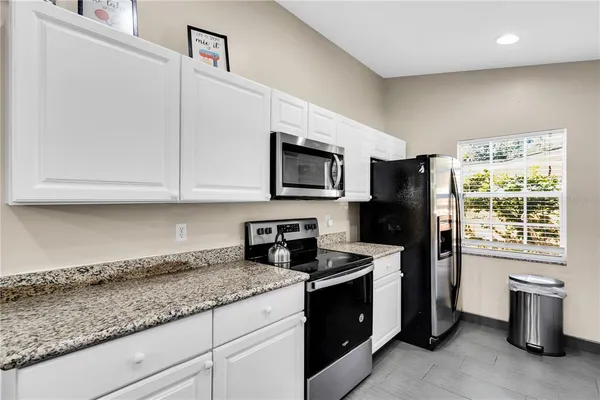 $2,850 | 2648 Nassau Street, Sarasota, FL 34231