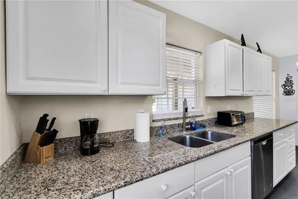 $2,850 | 2648 Nassau Street, Sarasota, FL 34231