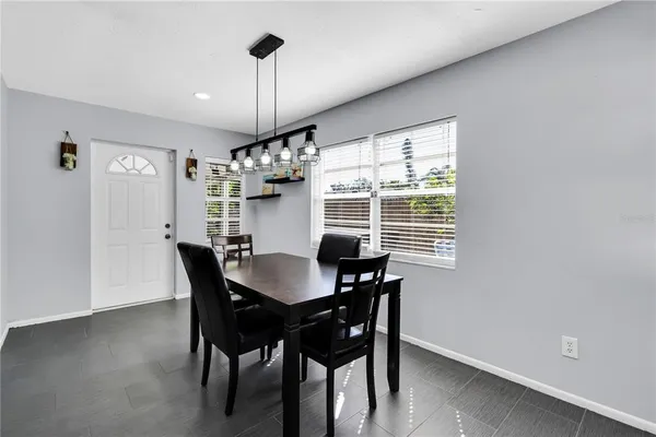 $2,850 | 2648 Nassau Street, Sarasota, FL 34231