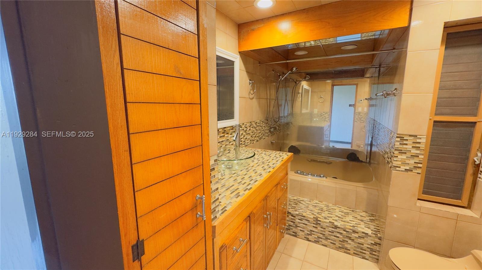 18350 Southwest 214th Street Miami, FL 33187 - Photo 9 of 24 a bathroom with a bathtub