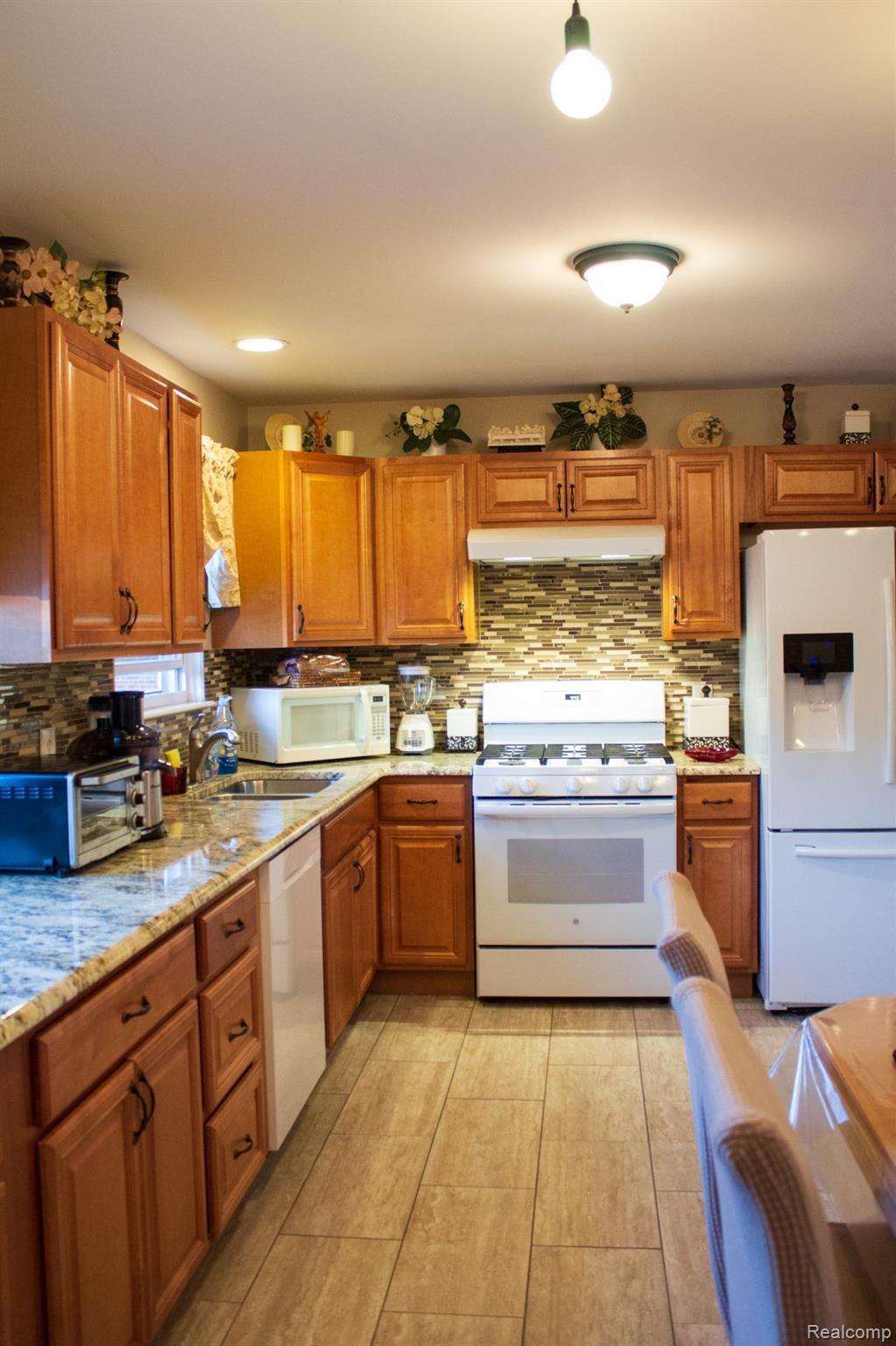 26055 Schoenherr Road Warren, MI 48089 - Photo 18 of 35 19.jpg