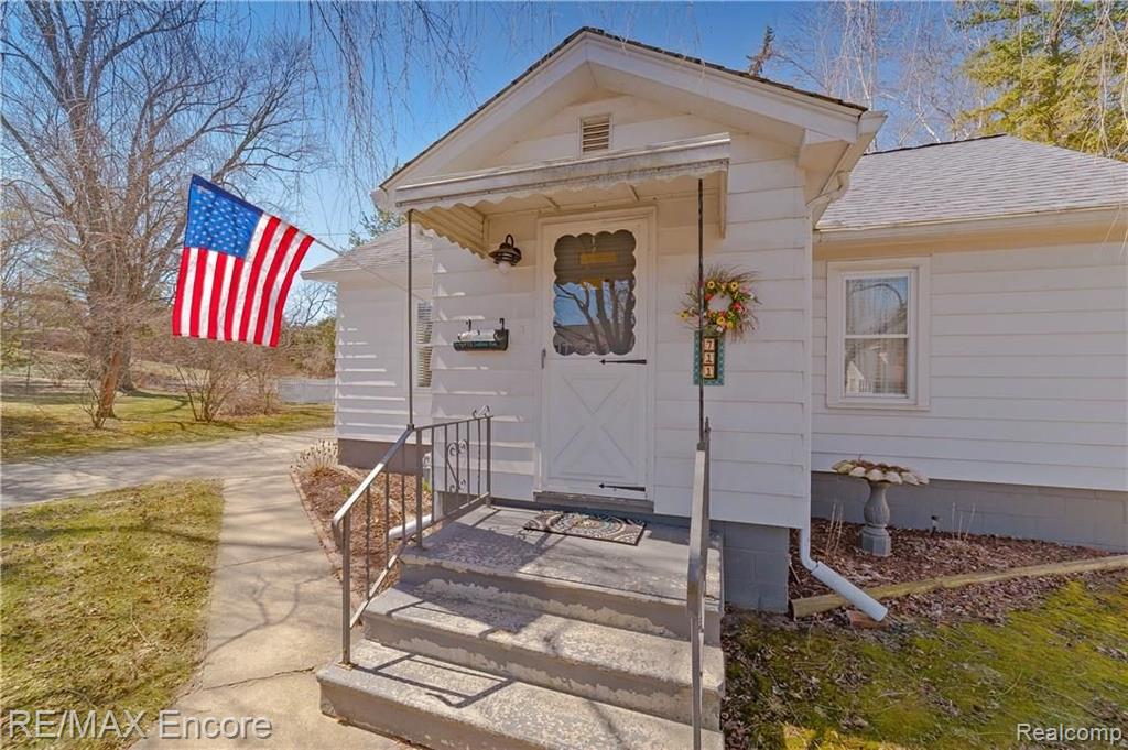 711 Ludlow Avenue Rochester, MI 48307 - Photo 1 of 32