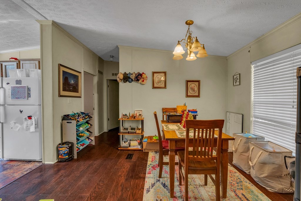 170 Perrigan Lane Sparta, TN 38583 - Photo 5 of 27 a view of a livingroom and dining room