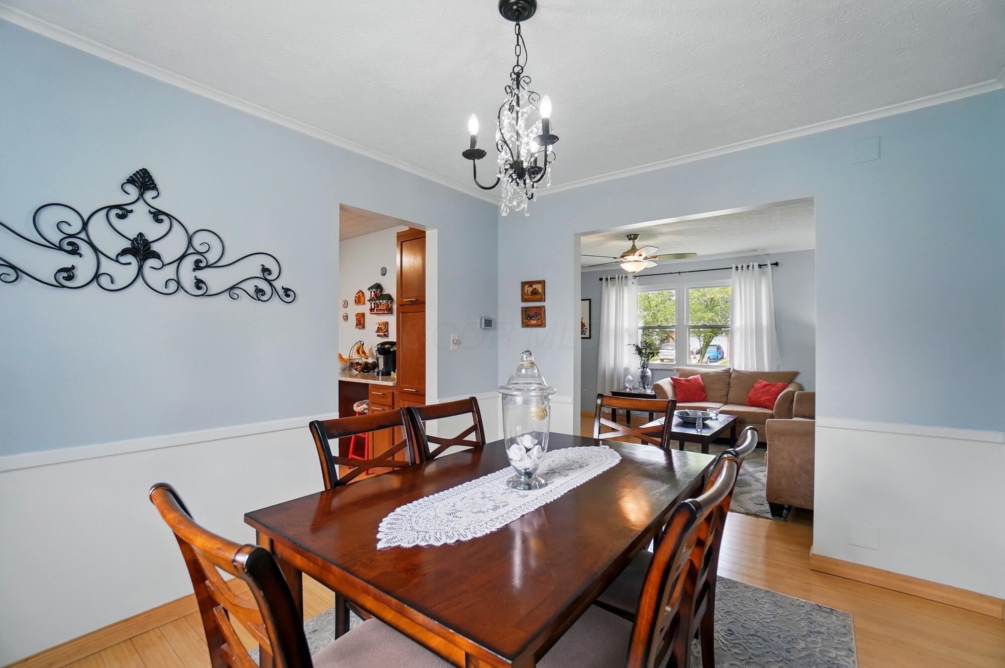 5508 Aspen Road Columbus, OH 43229 - Photo 9 of 40 Dining Room