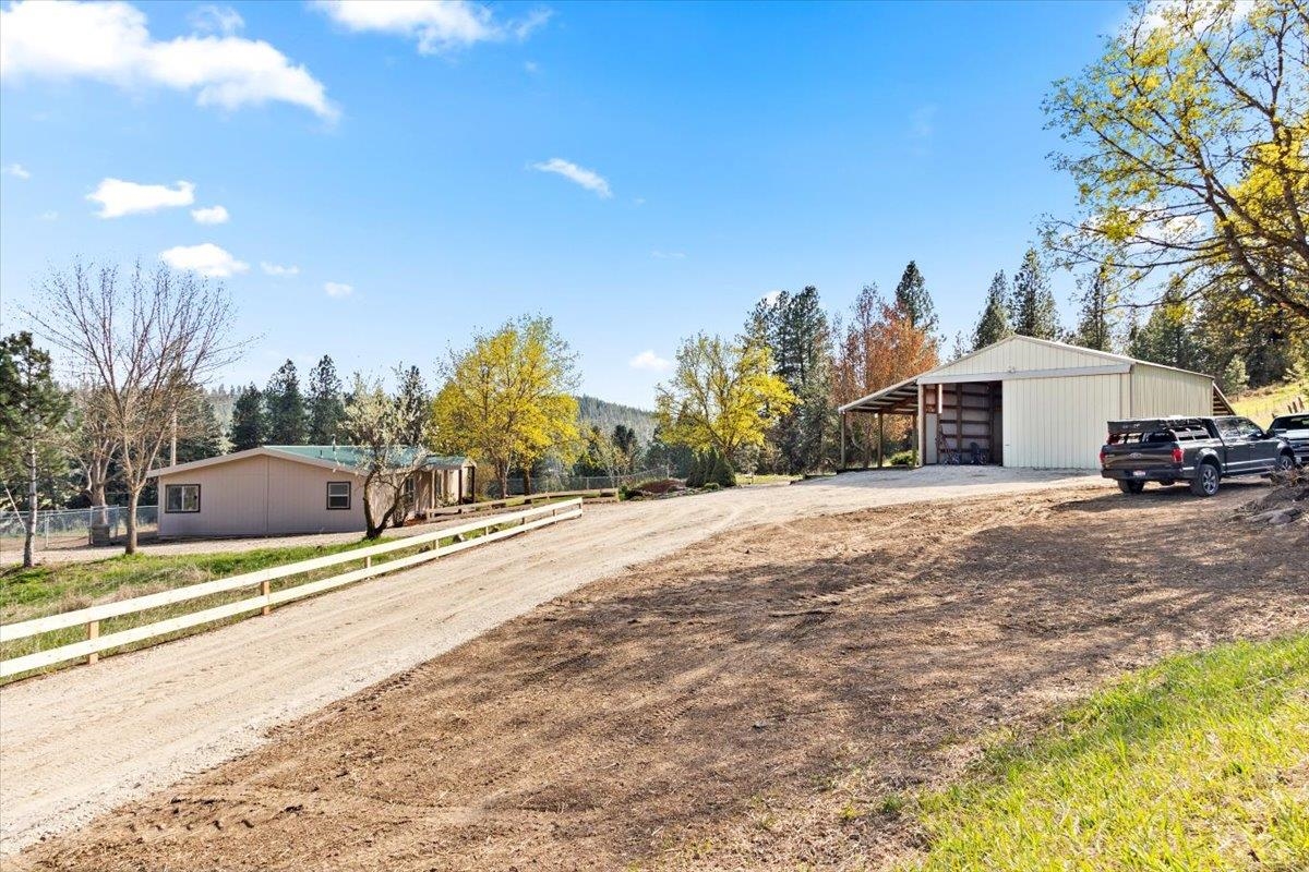 12527 East Midway Road Mead, WA 99021 - Photo 3 of 46