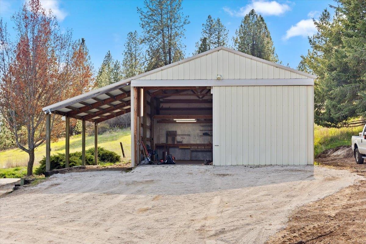 12527 East Midway Road Mead, WA 99021 - Photo 4 of 46