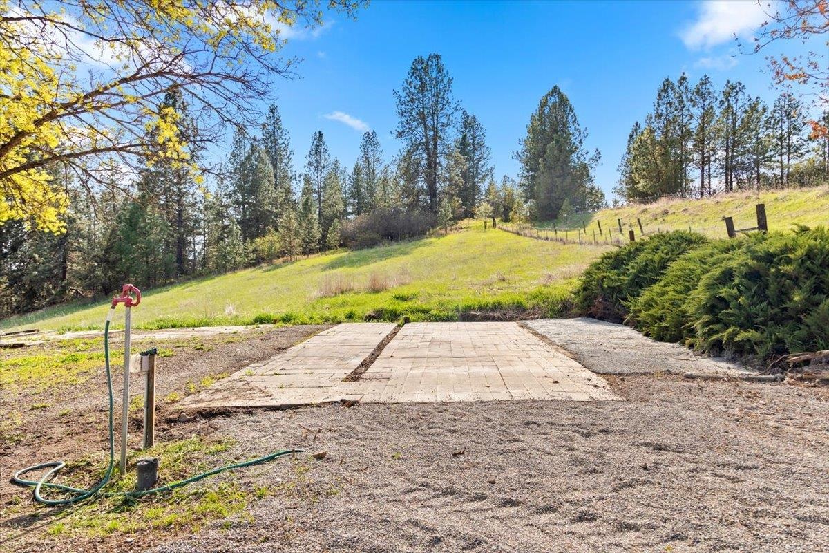12527 East Midway Road Mead, WA 99021 - Photo 6 of 46
