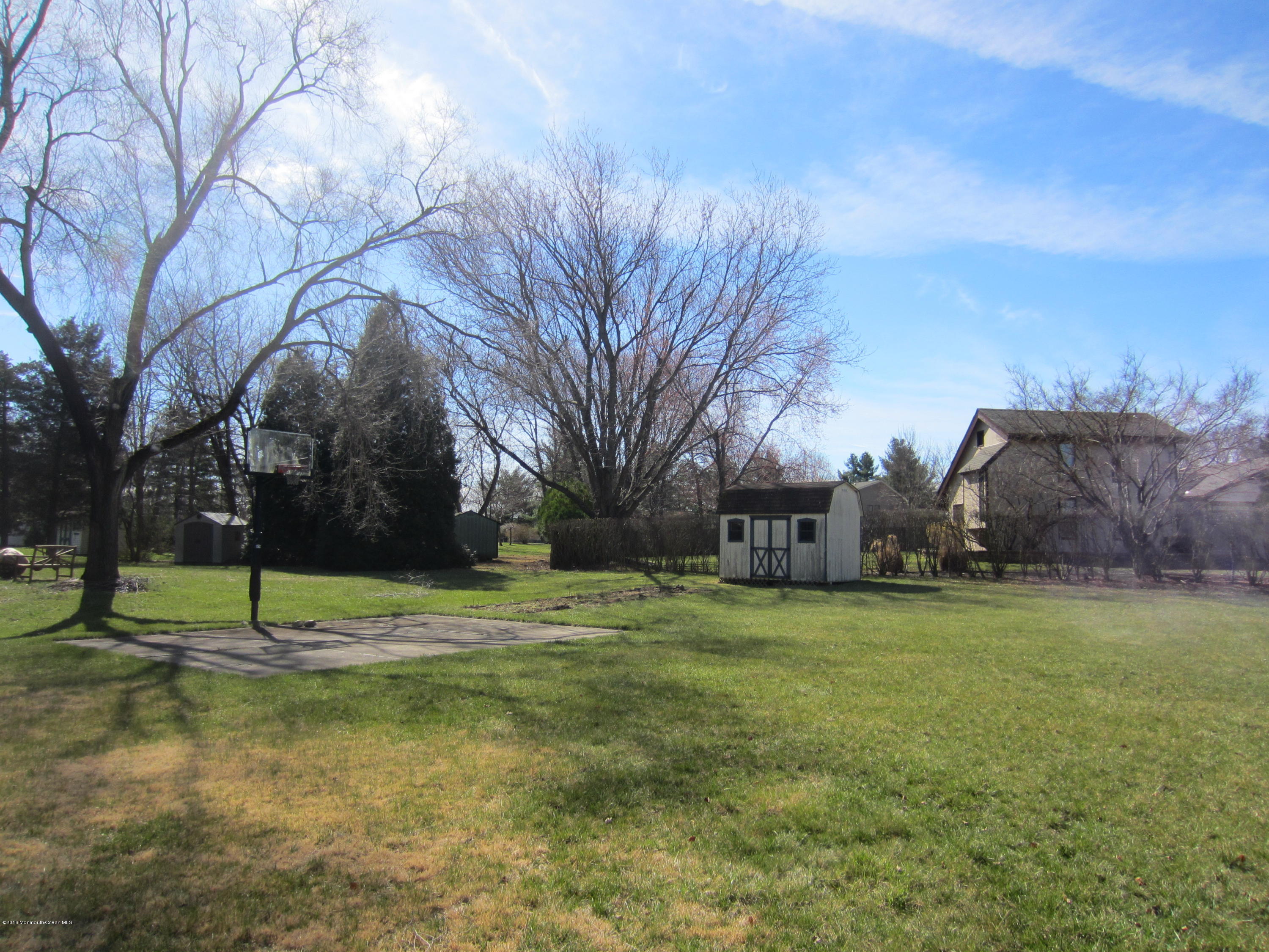 13 Hillside Road Manalapan, NJ 07726 - Photo 3 of 11 005