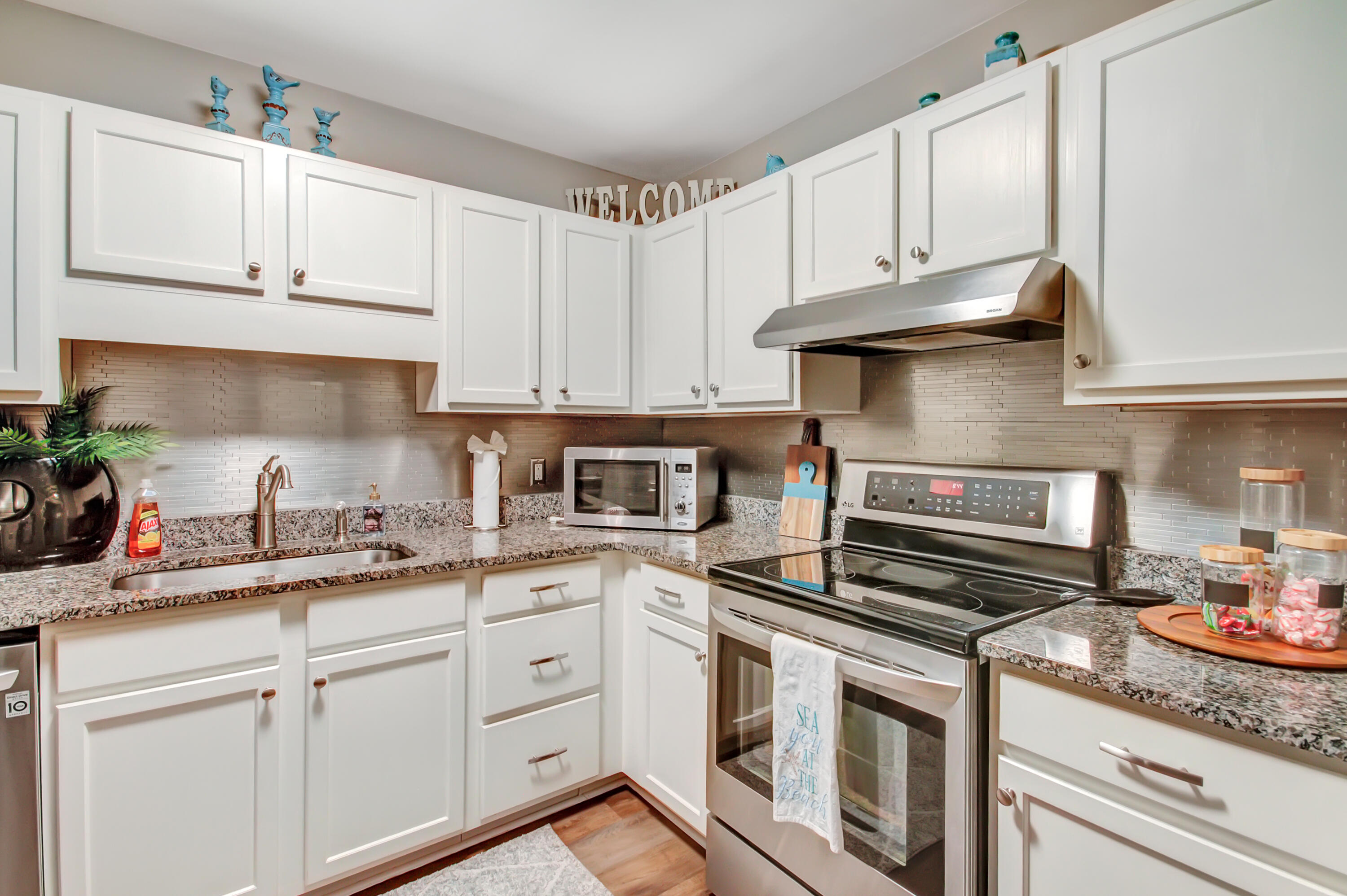 21 Rivers Point Row, Unit 6F Charleston, SC 29412 - Photo 11 of 21 Granite Counters & Stainless Appliances
