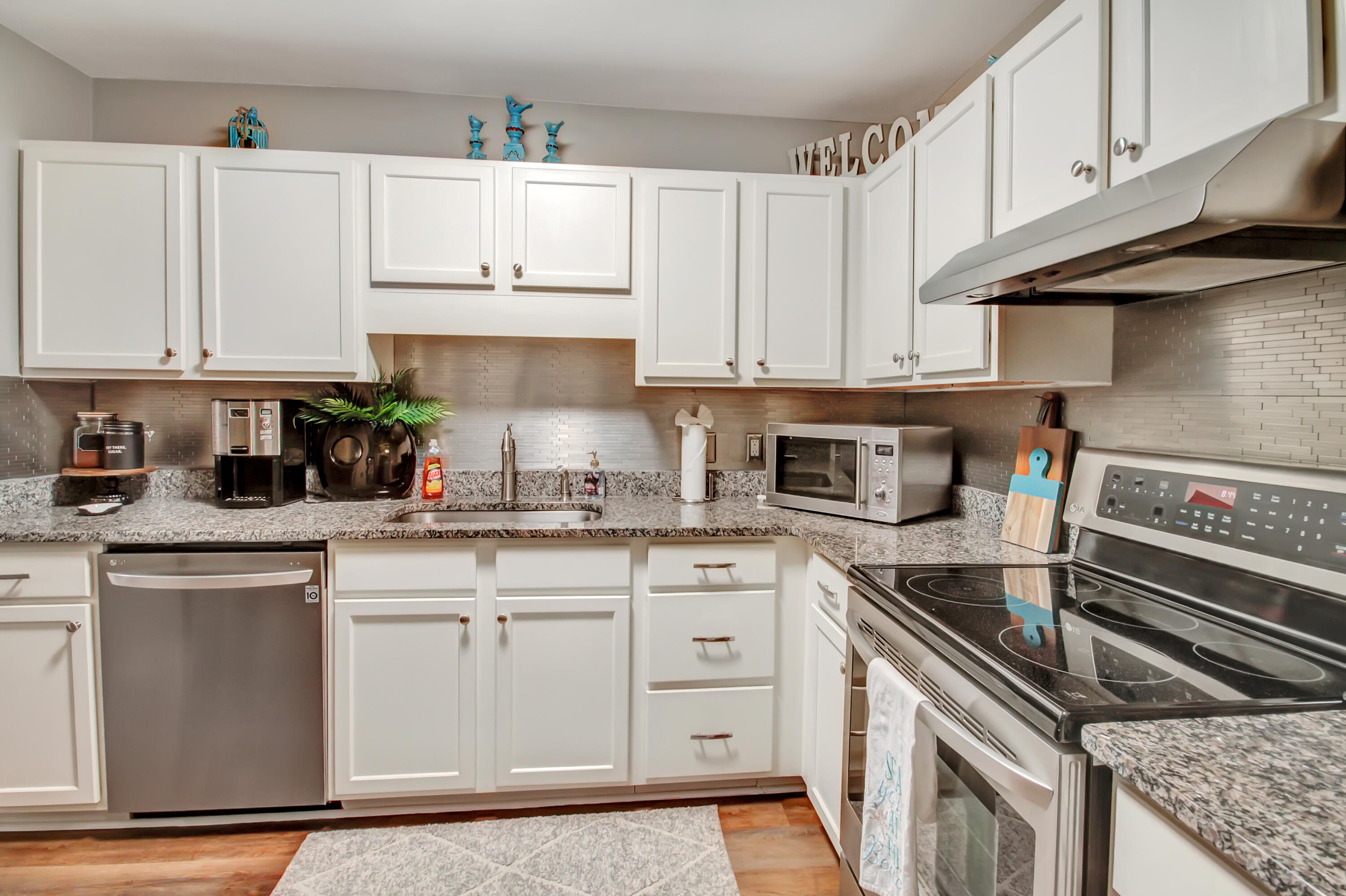 21 Rivers Point Row, Unit 6F Charleston, SC 29412 - Photo 10 of 21 Large Open Kitchen