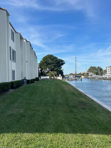 $1,850 | 125 Shore Court, Unit 304B, North Palm Beach, FL 33408