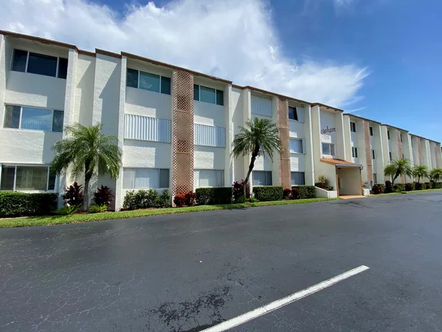 $1,900 | 125 Shore Court, Unit 304B, North Palm Beach, FL 33408