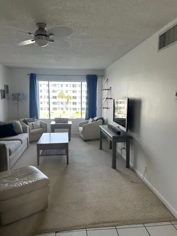 $1,850 | 125 Shore Court, Unit 304B, North Palm Beach, FL 33408