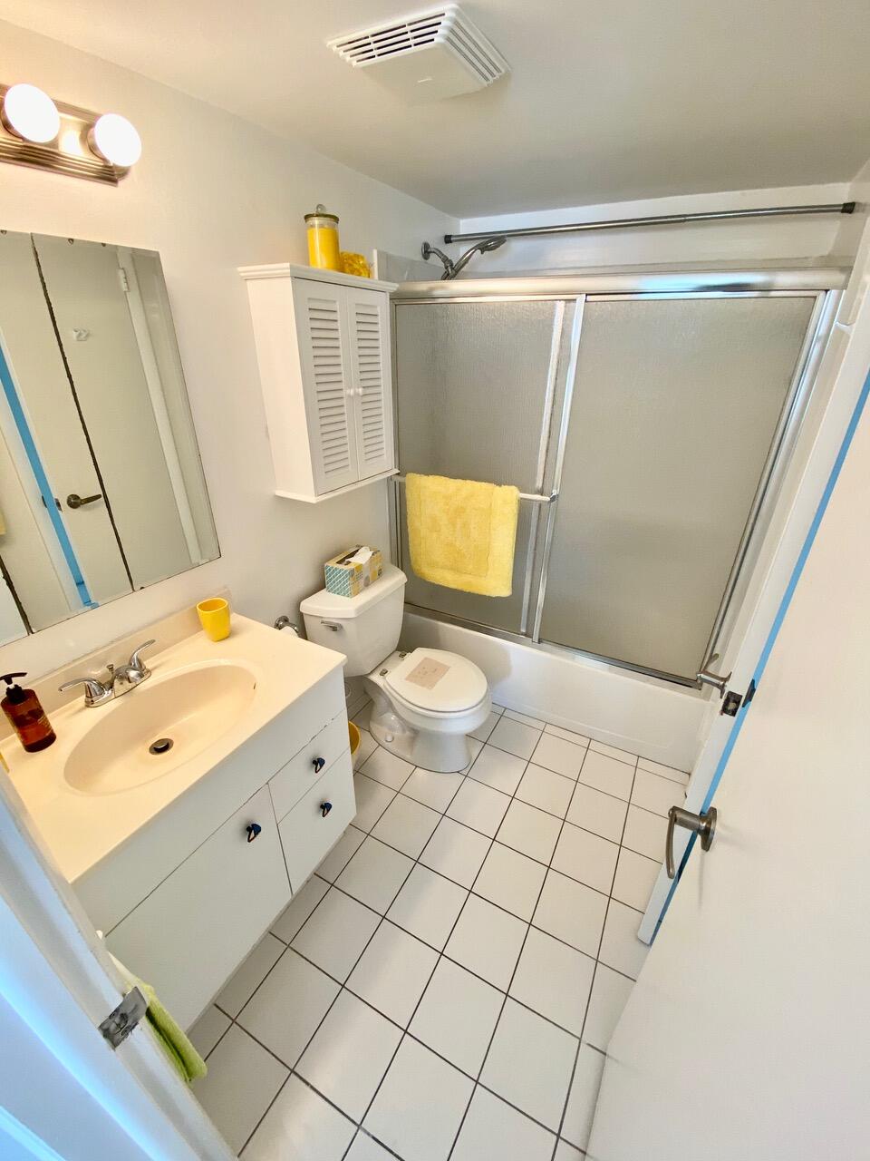 125 Shore Court, Unit 304B North Palm Beach, FL 33408 - Photo 6 of 8 IMG_1022