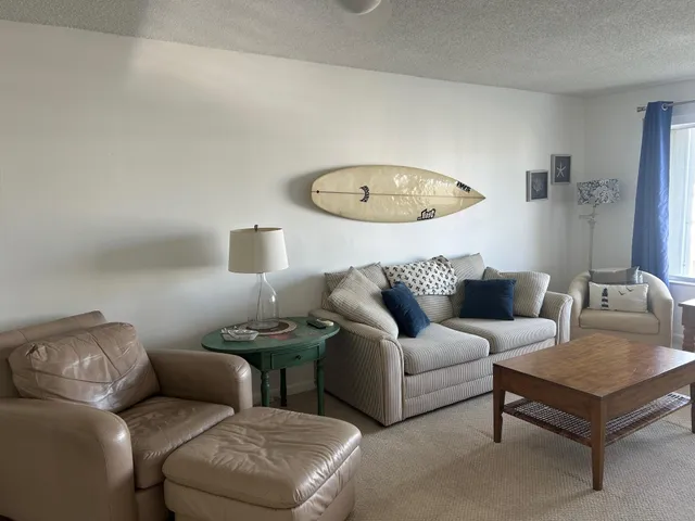 $1,850 | 125 Shore Court, Unit 304B, North Palm Beach, FL 33408