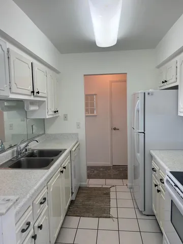 $1,850 | 125 Shore Court, Unit 304B, North Palm Beach, FL 33408