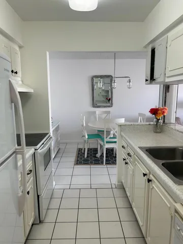 $1,850 | 125 Shore Court, Unit 304B, North Palm Beach, FL 33408