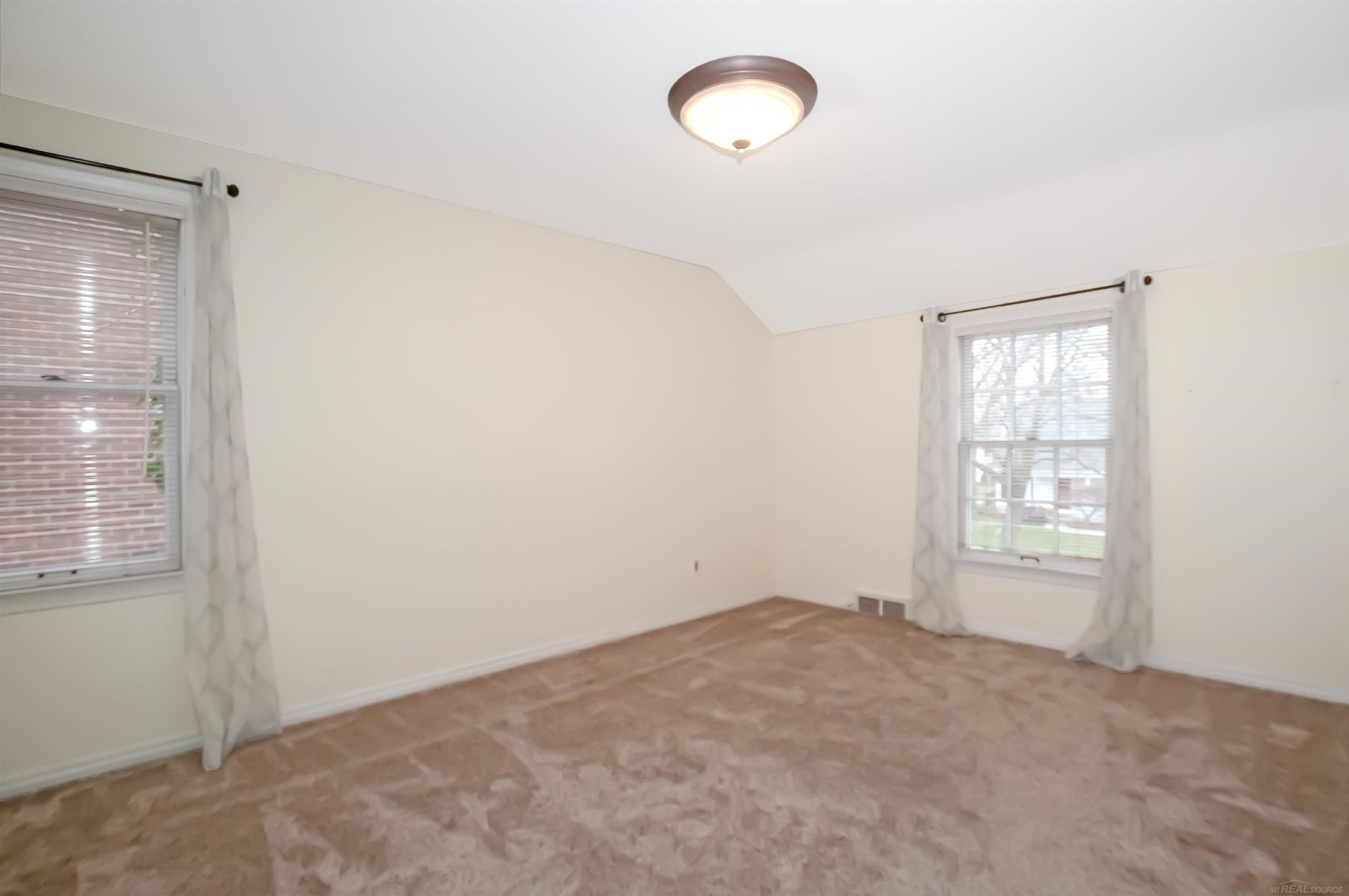 1891 Oxford Road Grosse Pointe Woods, MI 48236 - Photo 20 of 34