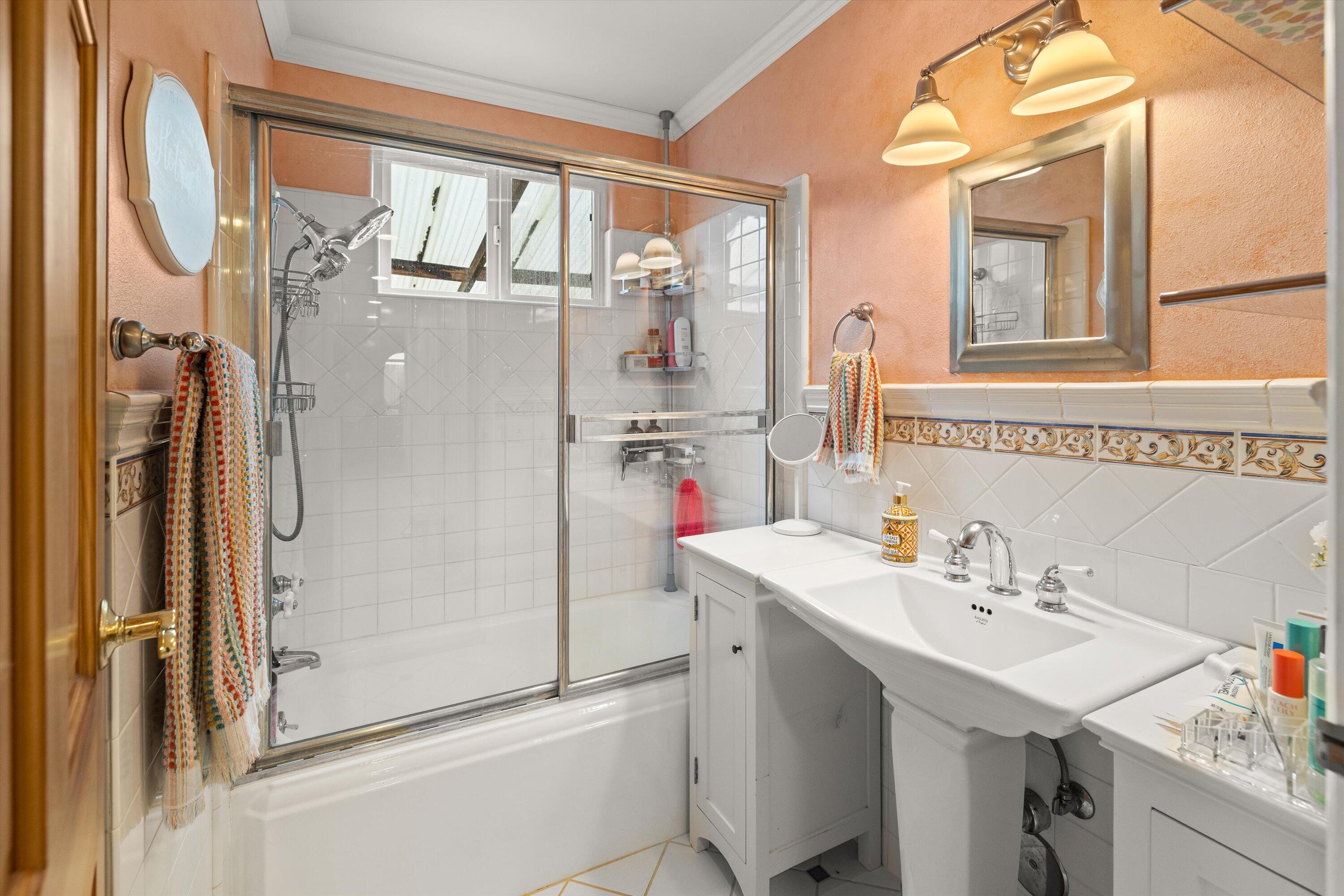 530 Dalton Way Goleta, CA 93117 - Photo 18 of 33 20-HallBath-7L5A9844