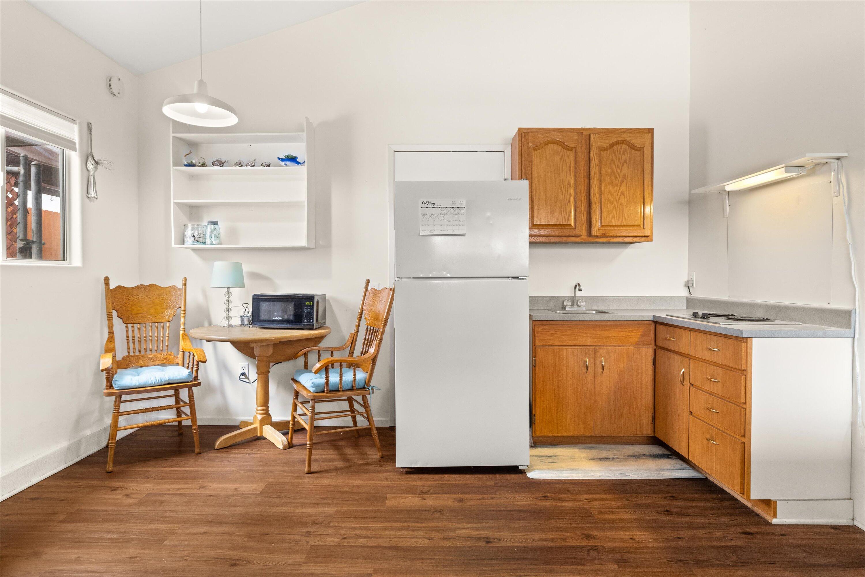 530 Dalton Way Goleta, CA 93117 - Photo 20 of 33 25-KITCHENETTE