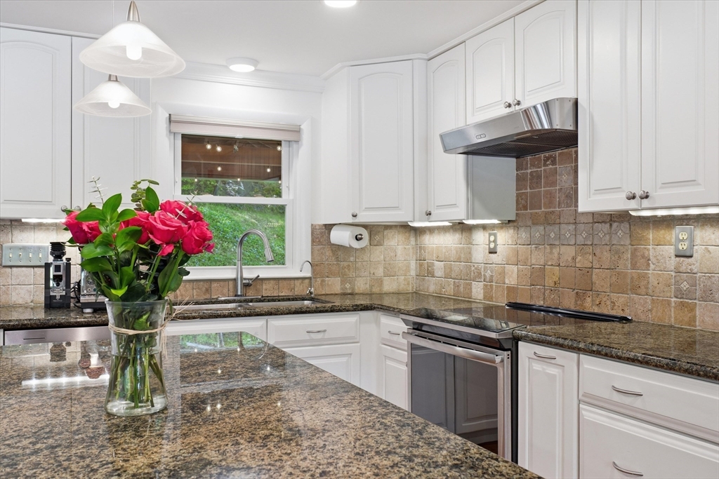 9 Brady Rd Extension Westborough, MA 01581 - Photo 4 of 41