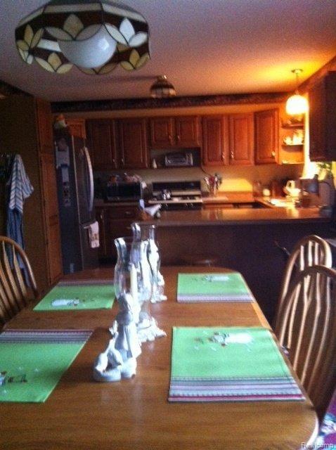 2218 Sexton Road Howell, MI 48843 - Photo 6 of 21 dining.jpg