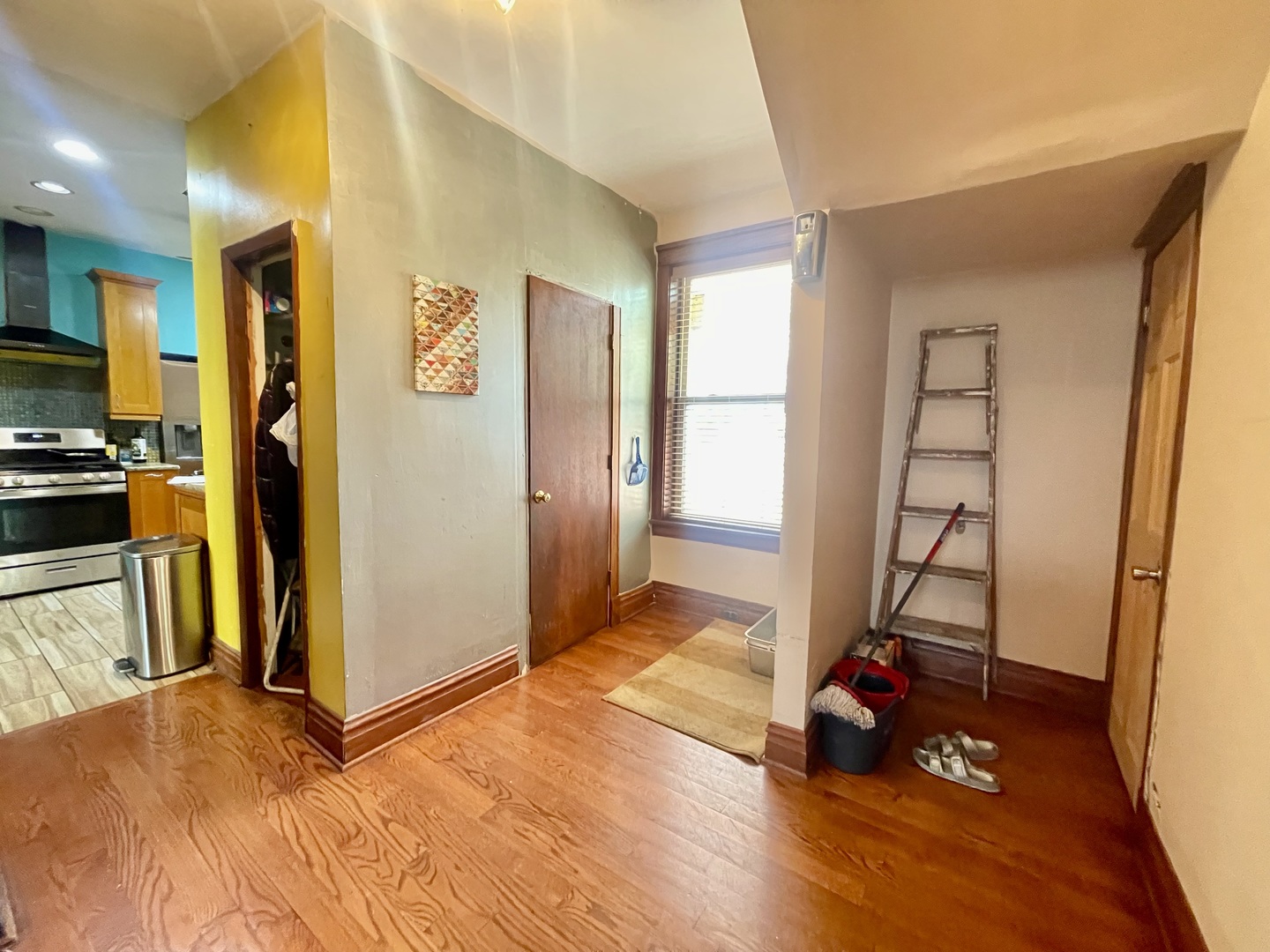 7916 South Constance Avenue Chicago, IL 60617 - Photo 17 of 28 a view of a living room