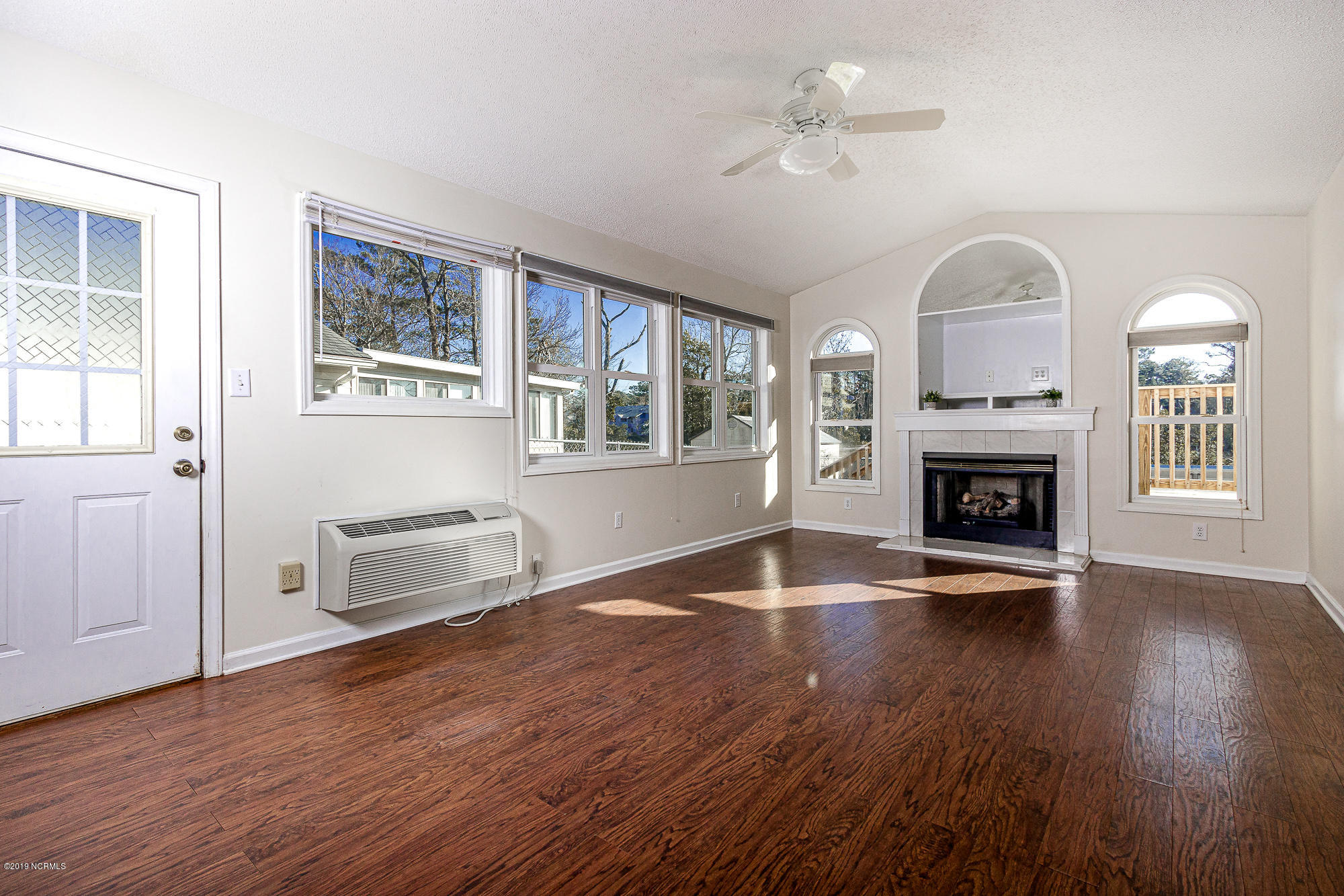 3023 Old Gate Road Morehead City, NC 28557 - Photo 14 of 39 Spacious den with fireplace