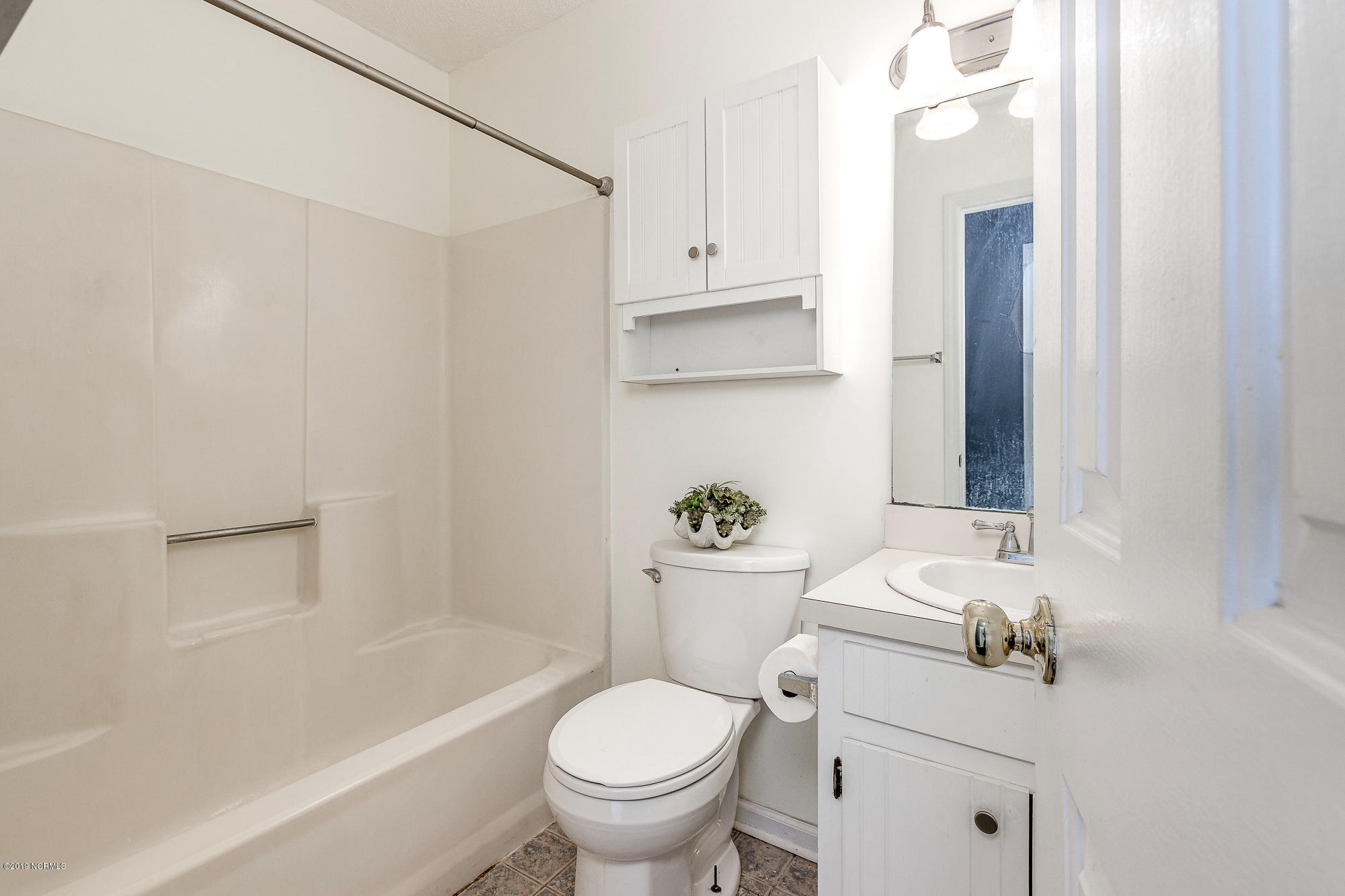 3023 Old Gate Road Morehead City, NC 28557 - Photo 22 of 39 Full bathroom