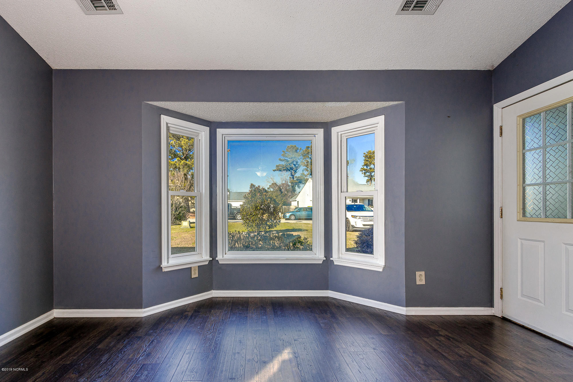 3023 Old Gate Road Morehead City, NC 28557 - Photo 10 of 39 Large living area with fireplace