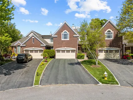 $2,198,000 | 11 Belvedere Court, Manhasset, NY 11030