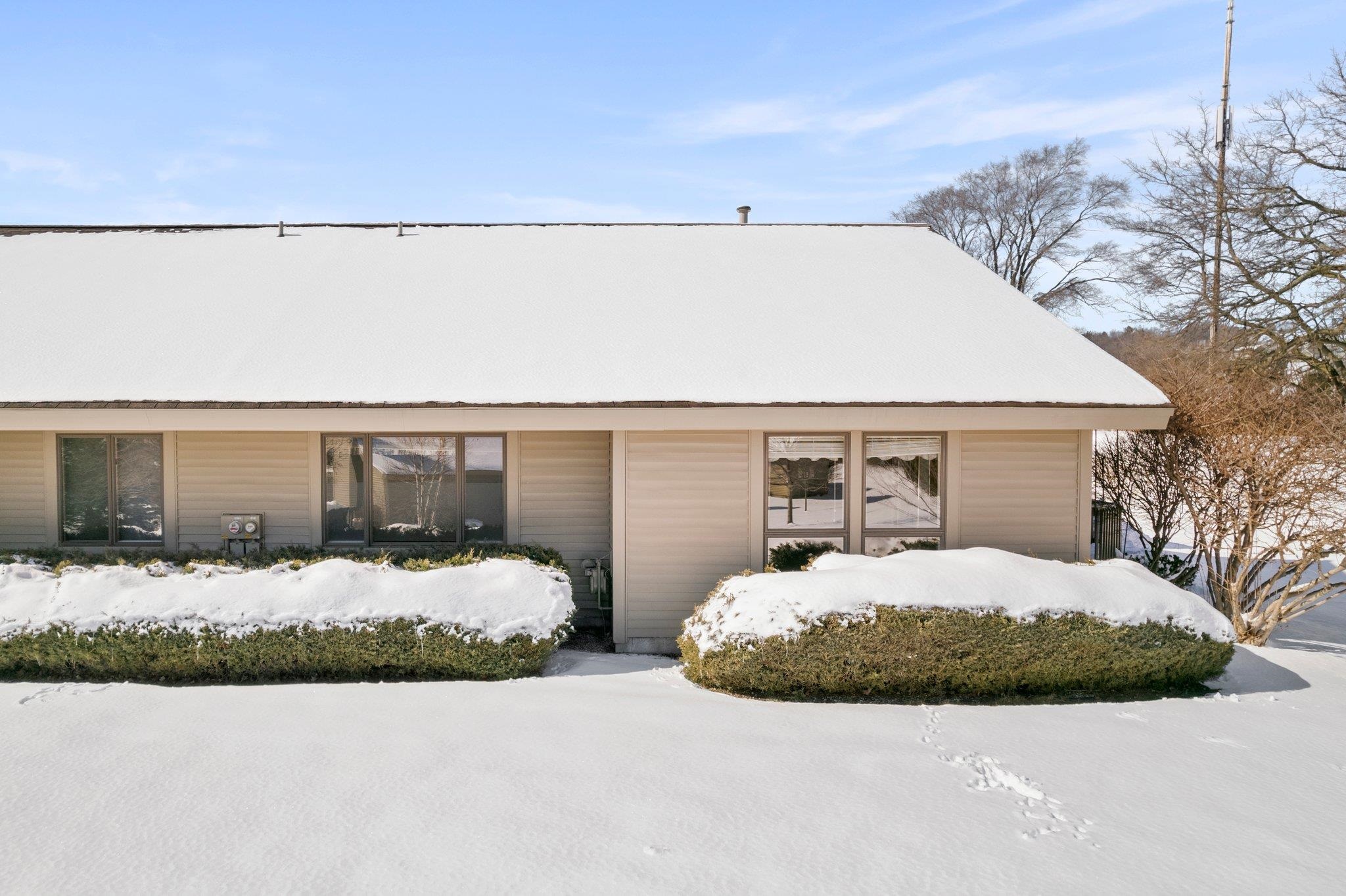 3824 Ridgeway Place Traverse City, MI 49684 - Photo 3 of 28 Gallery Image 3