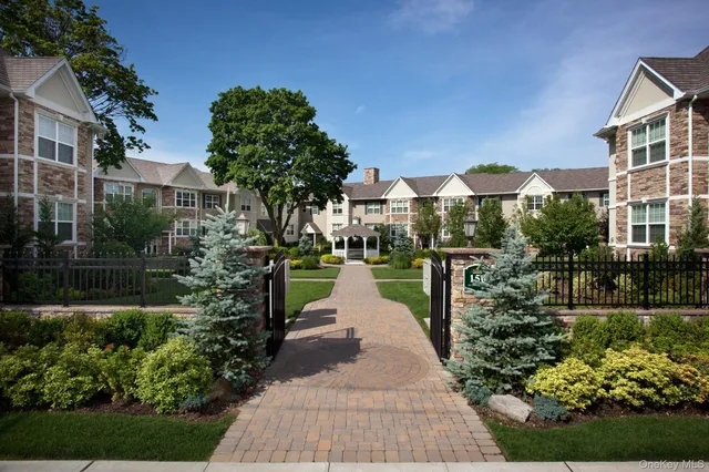 a view of a house with yard and garden