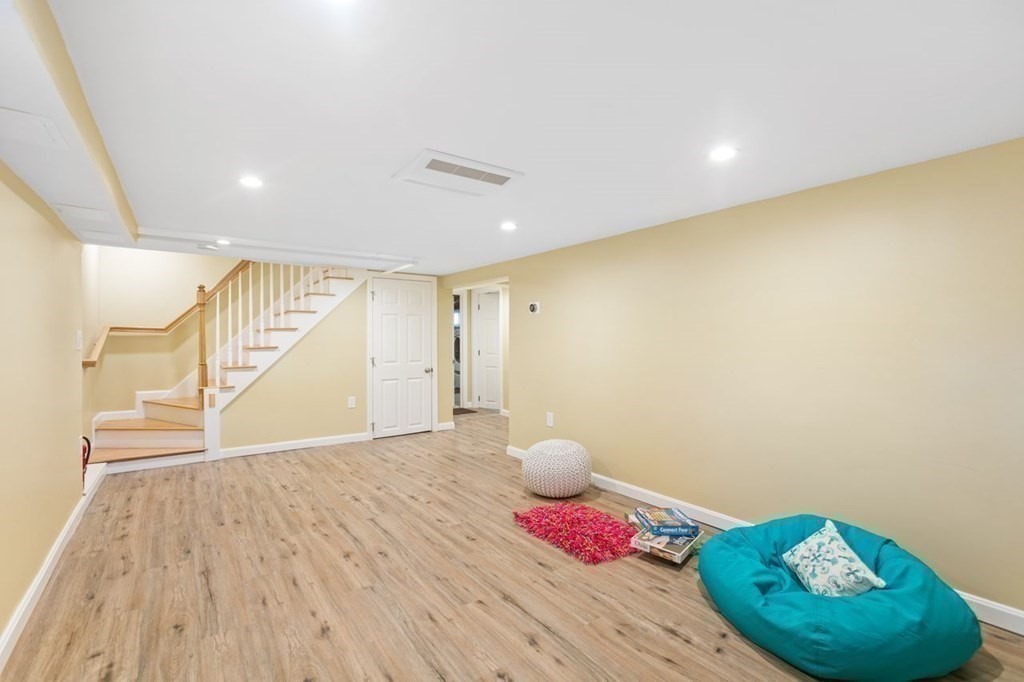 24 Spruce Road Reading, MA 01867 - Photo 17 of 25 Gallery Image 17