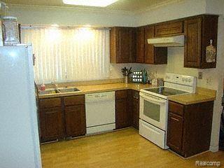 773 Dunedin Court Rochester, MI 48309 - Photo 2 of 14 Kitchen